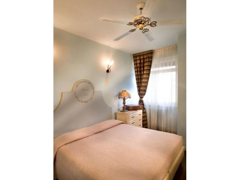 Hotel Serenella سيرمِيوني المظهر الخارجي الصورة