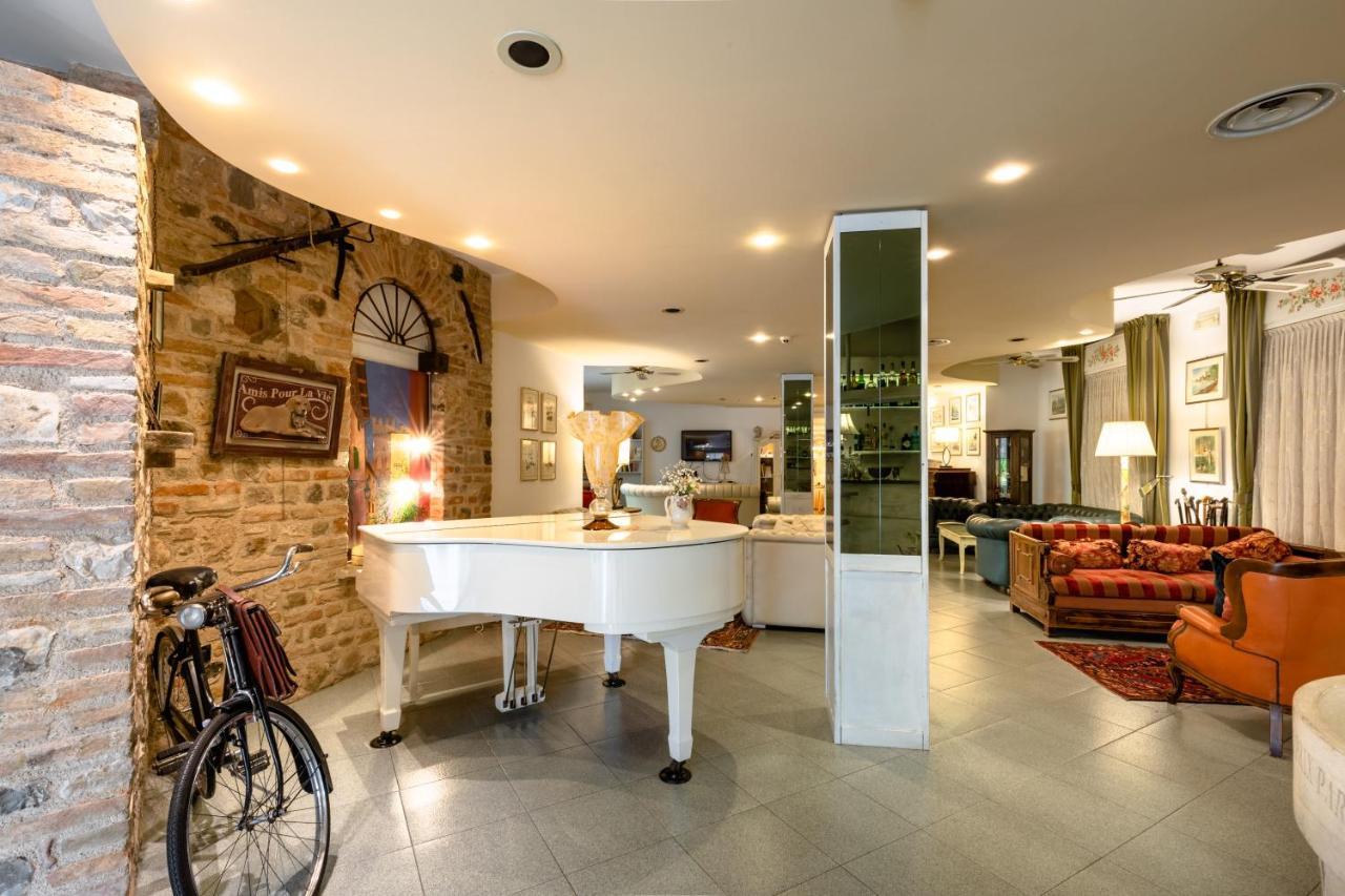 Hotel Serenella سيرمِيوني المظهر الخارجي الصورة