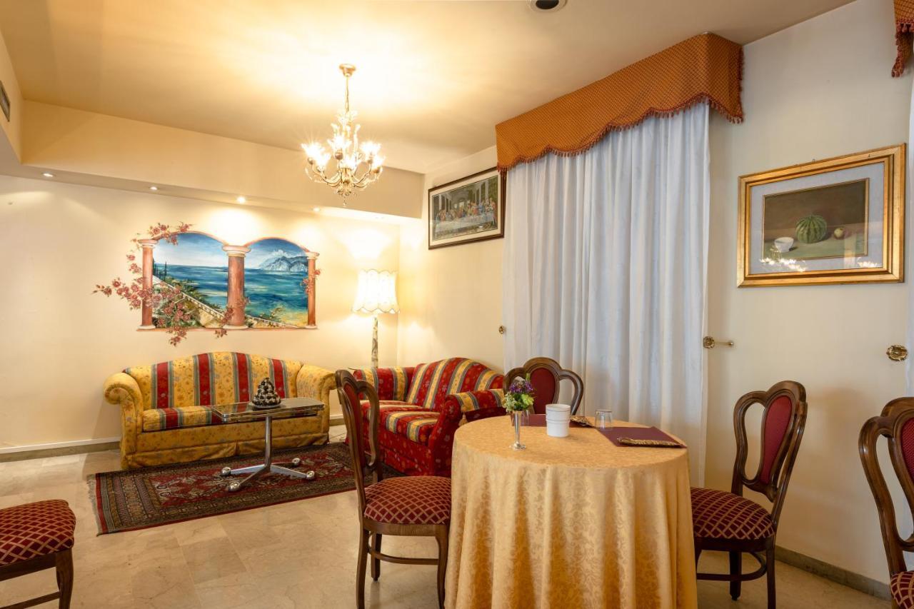 Hotel Serenella سيرمِيوني المظهر الخارجي الصورة