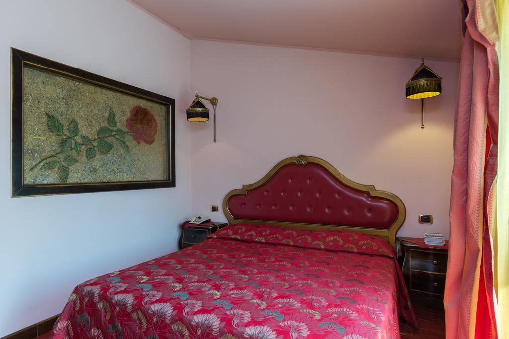 Hotel Serenella سيرمِيوني المظهر الخارجي الصورة