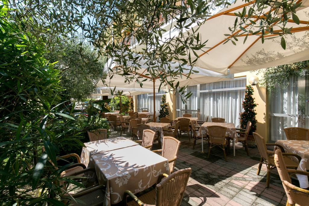 Hotel Serenella سيرمِيوني المظهر الخارجي الصورة