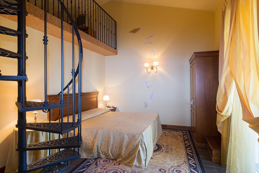 Hotel Serenella سيرمِيوني المظهر الخارجي الصورة