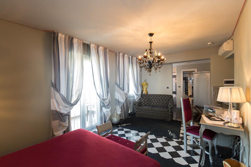 Hotel Serenella سيرمِيوني المظهر الخارجي الصورة
